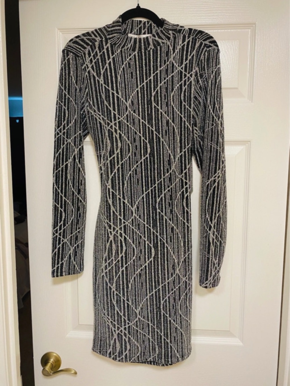 Madden Girl Black & White Geometric Long Sleeve Bodycon Dress